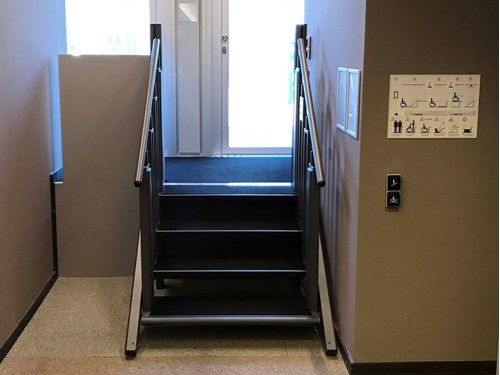 zzed-lift-solutions- ascenseur-de-fauteuil-roulant-montes-personnes- le-parlement européen- la terrasse-est-accessible- au-7ième- étage