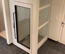 0-zzed-lift-solutions-plaatste-een-witte-huislift-nami-pl400-te-bree-2-kopieren