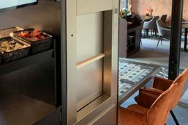 00-zzed-lift-solutions-plaatste-professionele-bordenlift-keukenlift-horecalift-inox-doorgeef-cabine-maatwerk-2