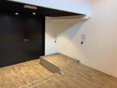 0-zzed-lift-solutions-plaatste-een-HDN-rolstoellift-in-de-refter-van-studentenkamerverhuurder-xior-te-brussel-11