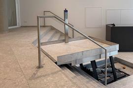 zzed-lift-solutions-plaatste-een-hydrolift-rolstoellift-met-ingewerkte-tegels-te-Luxemburg-1