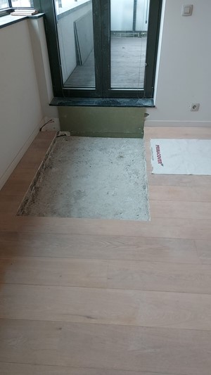 zzed-lift-solutions-plaatste-rolstoellift-lb2-appartement-3de-verdieping-te-brussel  zzed-lift-solutions-plaatste-rolstoellift-lb2-appartement-3de-verdieping-te-brussel