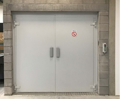 plaatsing goederenlift 2000kg voor 2 verdiepingen door ZZED Lift Solutions te Tessenderlo