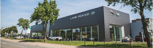 ZZED Lift Solutions plaatste een autolift bij de garage Jaguar Land Rover Limburg  te Hasselt voor stockage in de kelder
