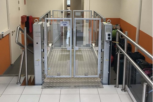 Das Klein Kasteeltje mit Die Regie von Gebäude ist jetzt für Rollstuhlfahrer zugänglich von zzed lift solutions