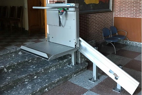 plate-forme-ascenseur-par-zzed-lift-solutions-municipalité-maasmechelen-accessibilité-salle-de-mariage