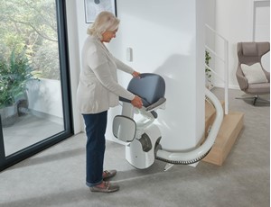 zzed-lift-solutions-flowx-traplift-voor-rechte-trappen-en-trappen-met-bochten zzed-lift-solutions-flowx-traplift-voor-rechte-trappen-en-trappen-met-bochten