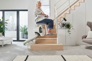 zzed-lift-solutions-flowx-traplift-voor-rechte-trappen-en-trappen-met-bochten zzed-lift-solutions-flowx-traplift-voor-rechte-trappen-en-trappen-met-bochten